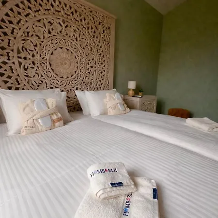 Hambarlii Boutique бутикови хамбарлии