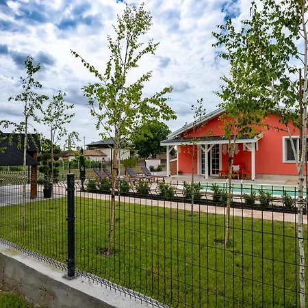 Villa бутикови хамбарлии с отопляем басейн и джакузи Zhitnitsa
